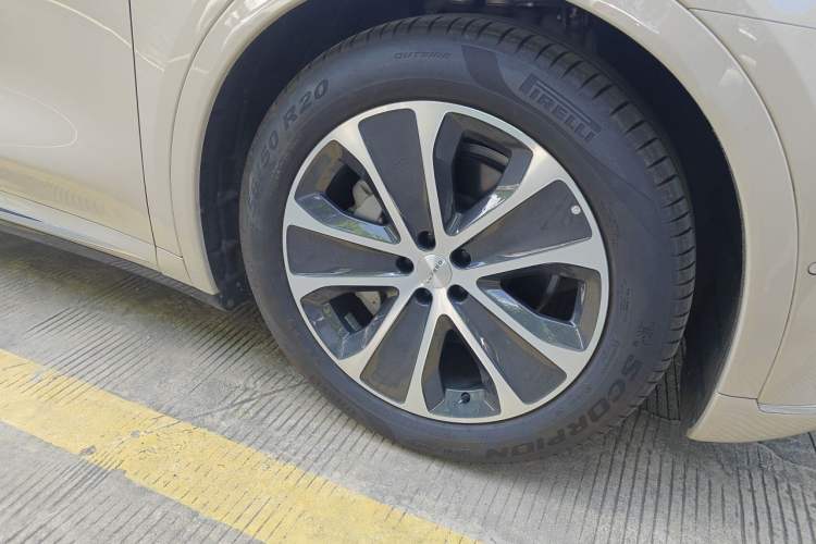 Used Hima Luxeed R7 2024 All-Electric 667 km Max Right Front Wheel Hub