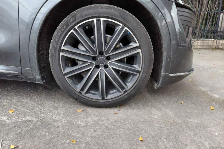 Used Hima Luxeed R7 2024 All-Electric 802 km Max Right Front Wheel Hub