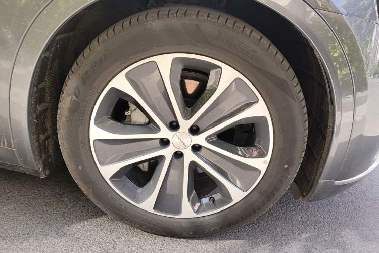 Used Hima Luxeed R7 2024 All-Electric 802 km Max Right Front Wheel Hub