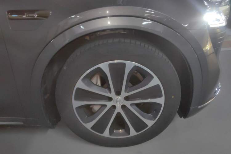 Used Hima Luxeed R7 2024 Pure Electric 667km Pro Right Front Wheel Hub