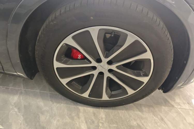 Used Hima Luxeed R7 2024 All-Electric 736 km Ultra Right Front Wheel Hub