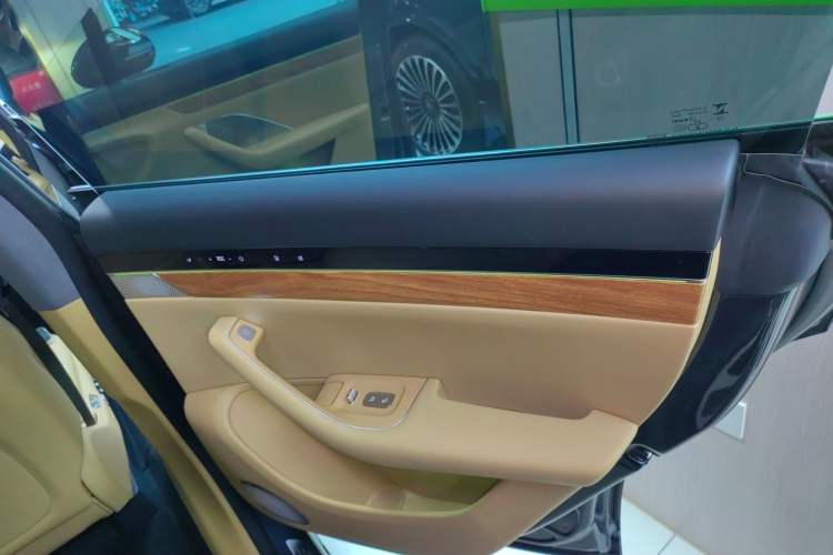 Used Hima Luxeed R7 2024 All-Electric 736 km Ultra Right Rear Door Interior