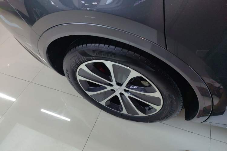 Used Hima Luxeed R7 2024 All-Electric 736 km Ultra Right Rear Wheel Hub