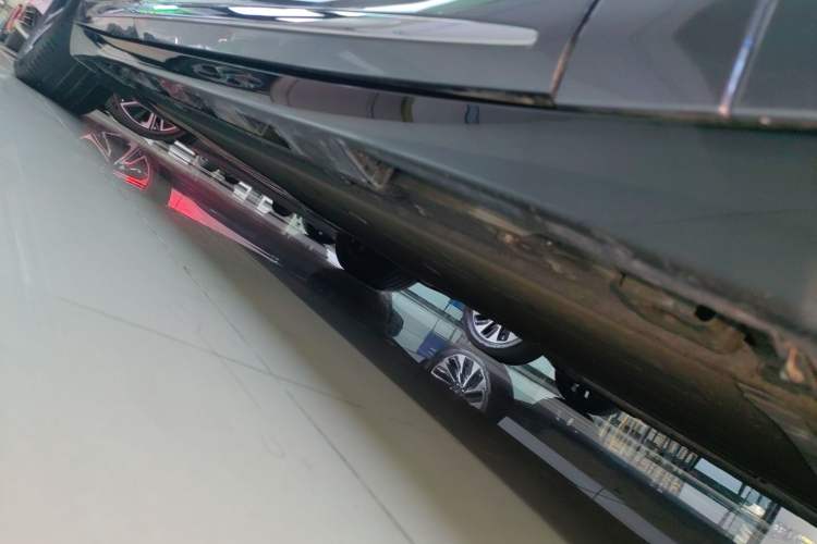 Used Hima Luxeed R7 2024 All-Electric 736 km Ultra Right Side Sill