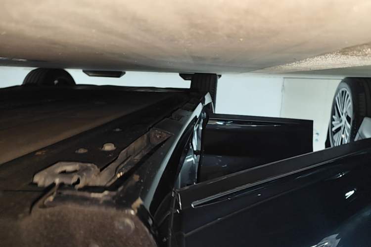 Used Hima Luxeed R7 2024 All-Electric 802 km Max Right Side Sill