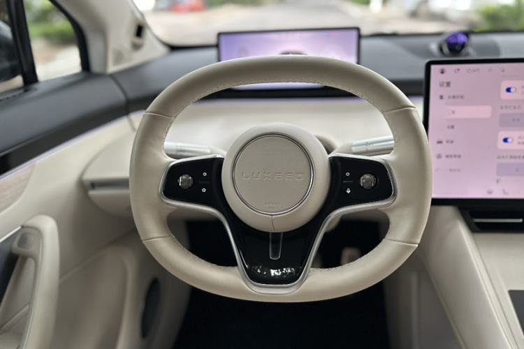 Used Hima Luxeed R7 2024 All-Electric 802 km Max Steering Wheel