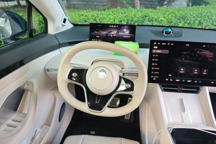 Used Hima Luxeed R7 2024 All-Electric 802 km Max Steering Wheel