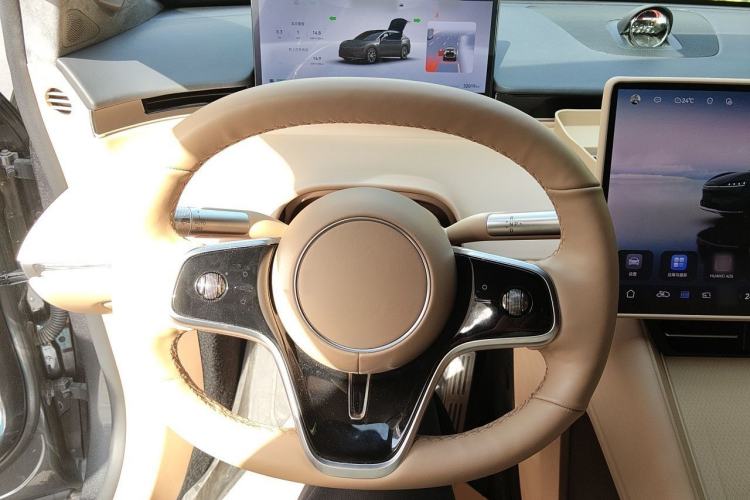 Used Hima Luxeed R7 2024 All-Electric 802 km Max Steering Wheel