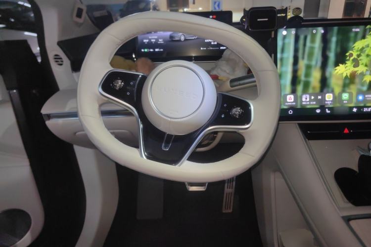 Used Hima Luxeed R7 2024 Pure Electric 667km Pro Steering Wheel