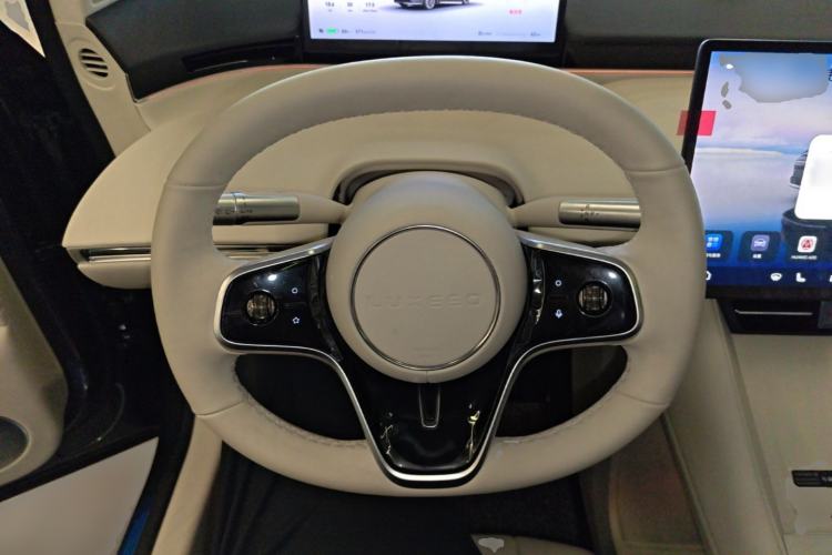 Used Hima Luxeed R7 2024 All-Electric 667 km Max Steering Wheel