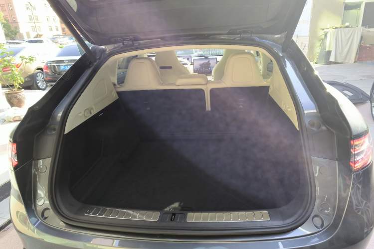 Used Hima Luxeed R7 2024 All-Electric 802 km Max Trunk