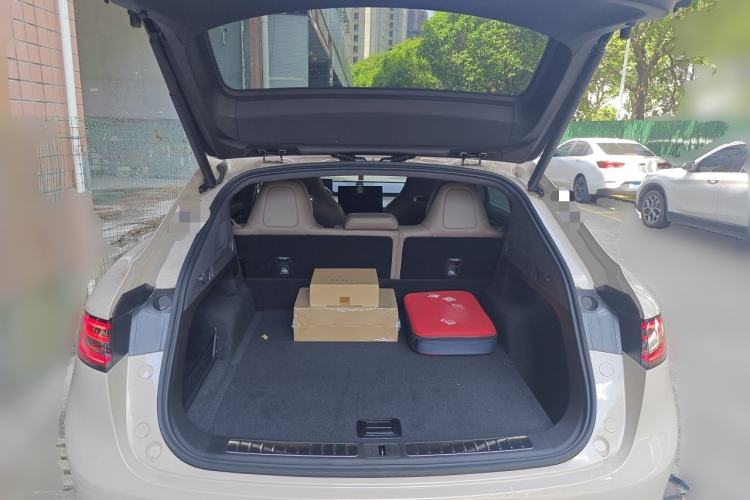 Used Hima Luxeed R7 2024 All-Electric 667 km Max Trunk