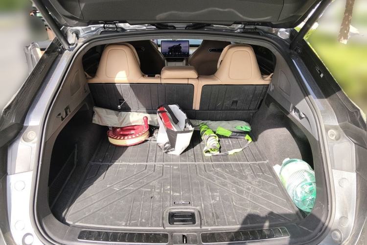Used Hima Luxeed R7 2024 All-Electric 802 km Max Trunk