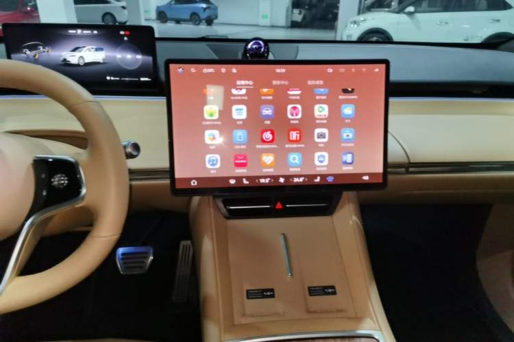 Used Hima Luxeed R7 2024 All-Electric 802 km Max Audio And AC Panel