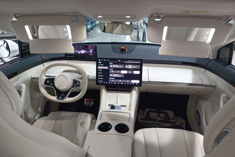 Used Hima Luxeed R7 2024 All-Electric 802 km Max Center Console