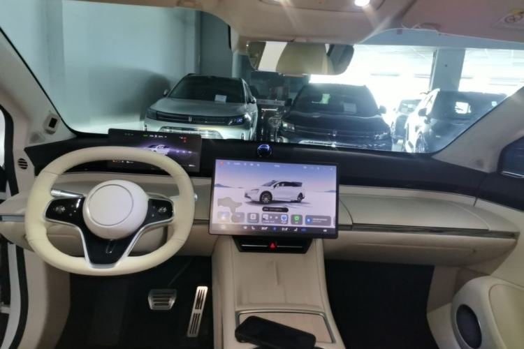 Used Hima Luxeed R7 2024 All-Electric 802 km Max Center Console