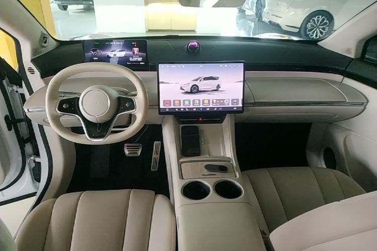 Used Hima Luxeed R7 2024 All-Electric 736 km Ultra Center Console