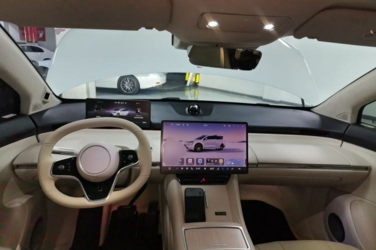 Used Hima Luxeed R7 2024 All-Electric 802 km Max Center Console