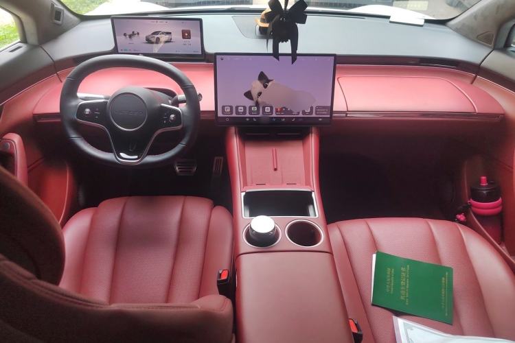 Used Hima Luxeed R7 2024 All-Electric 667 km Max Center Console