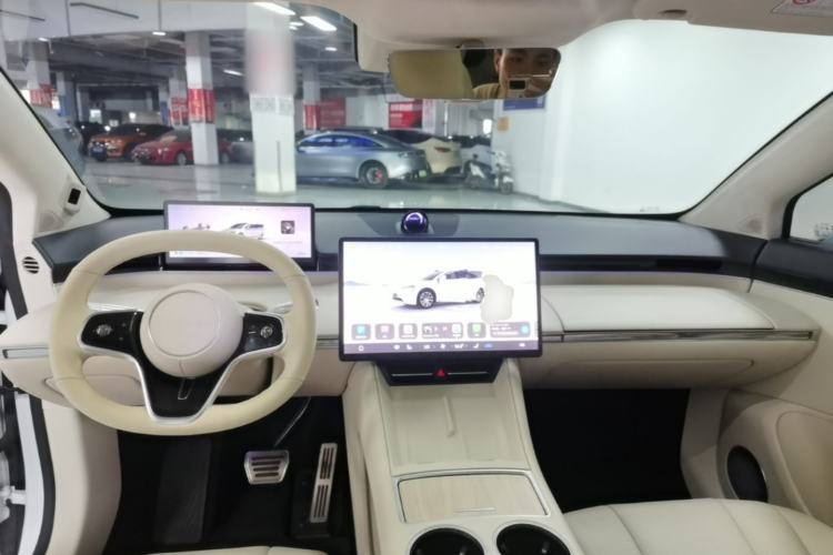 Used Hima Luxeed R7 2024 All-Electric 802 km Max Center Console