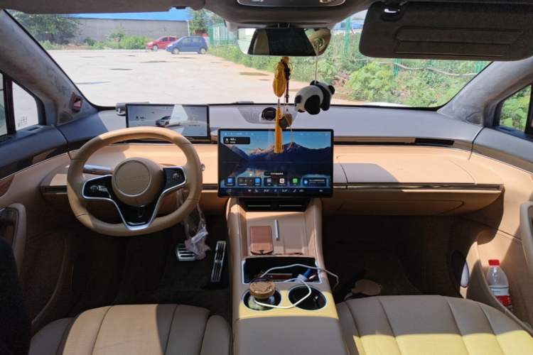 Used Hima Luxeed R7 2024 All-Electric 736 km Ultra Center Console