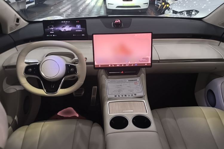 Used Hima Luxeed R7 2024 All-Electric 802 km Max Center Console
