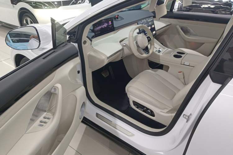 Used Hima Luxeed R7 2024 All-Electric 802 km Max Driver Seat