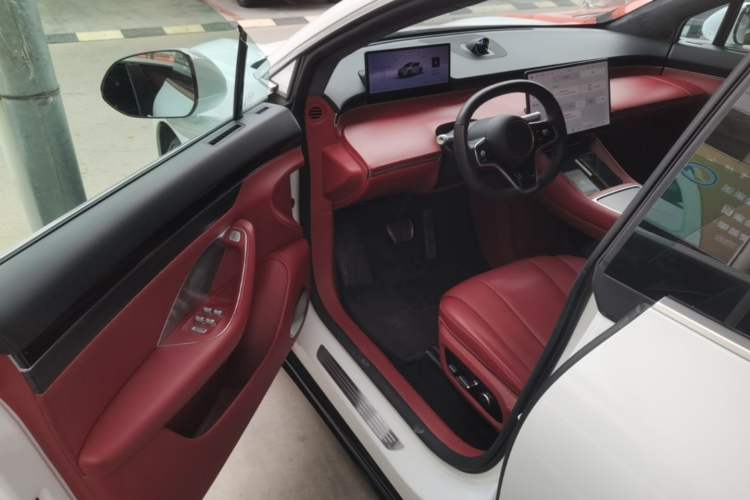 Used Hima Luxeed R7 2024 All-Electric 667 km Max Driver Seat