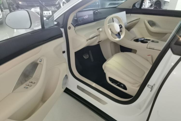 Used Hima Luxeed R7 2024 All-Electric 802 km Max Driver Seat