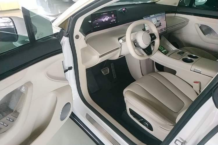 Used Hima Luxeed R7 2024 All-Electric 736 km Ultra Driver Seat