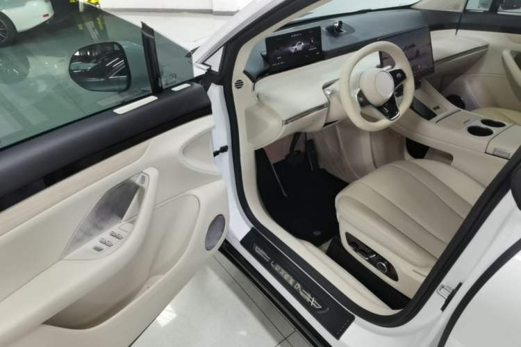 Used Hima Luxeed R7 2024 All-Electric 802 km Max Driver Seat