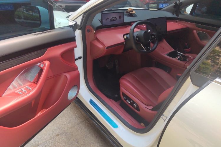 Used Hima Luxeed R7 2024 All-Electric 667 km Max Driver Seat