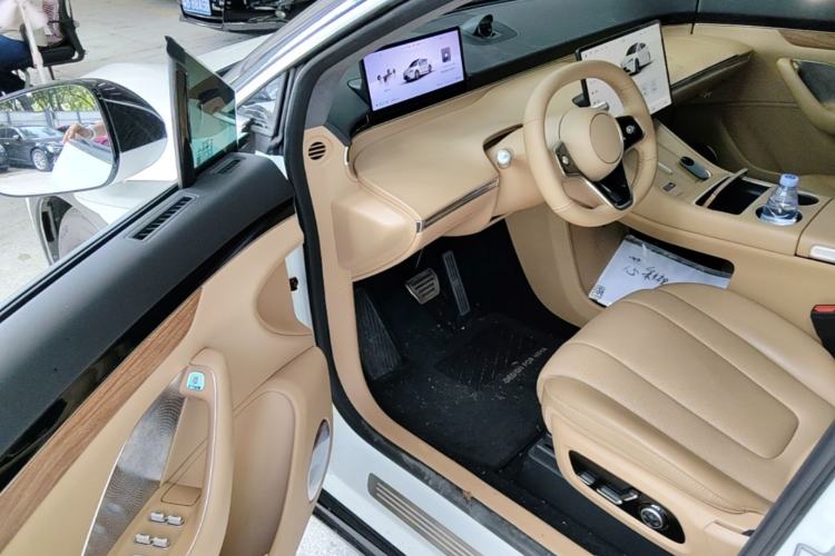 Used Hima Luxeed R7 2024 All-Electric 802 km Max Driver Seat