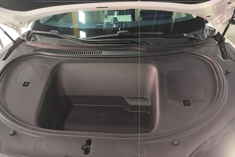 Used Hima Luxeed R7 2024 All-Electric 802 km Max Engine Bay