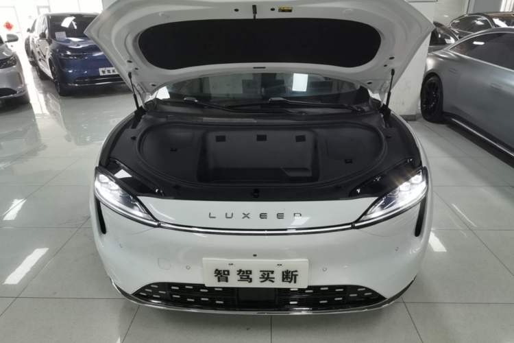 Used Hima Luxeed R7 2024 All-Electric 802 km Max Engine Bay