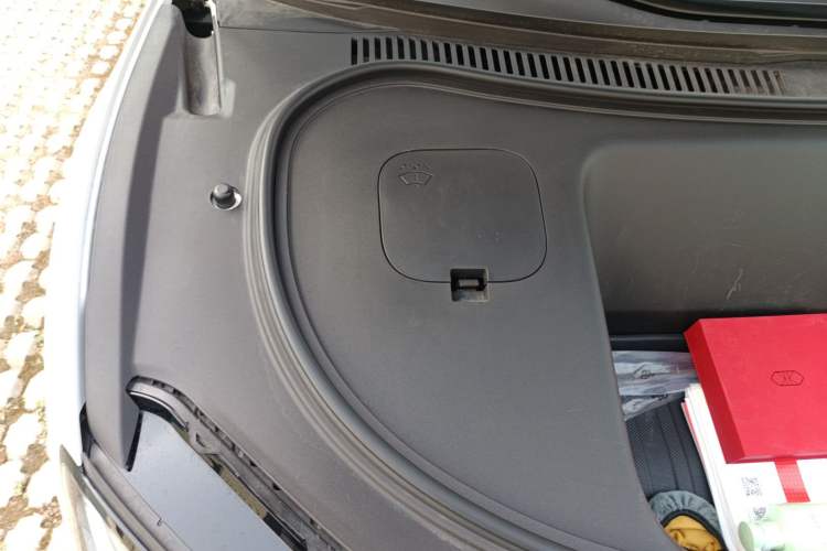 Used Hima Luxeed R7 2024 All-Electric 802 km Max Engine Bay Right
