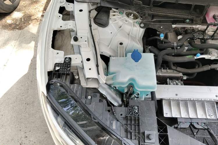 Used Hima Luxeed R7 2024 All-Electric 802 km Max Engine Bay Right