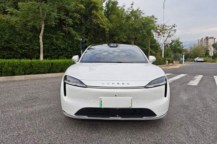 Used Hima Luxeed R7 2024 All-Electric 667 km Max Exterior 1