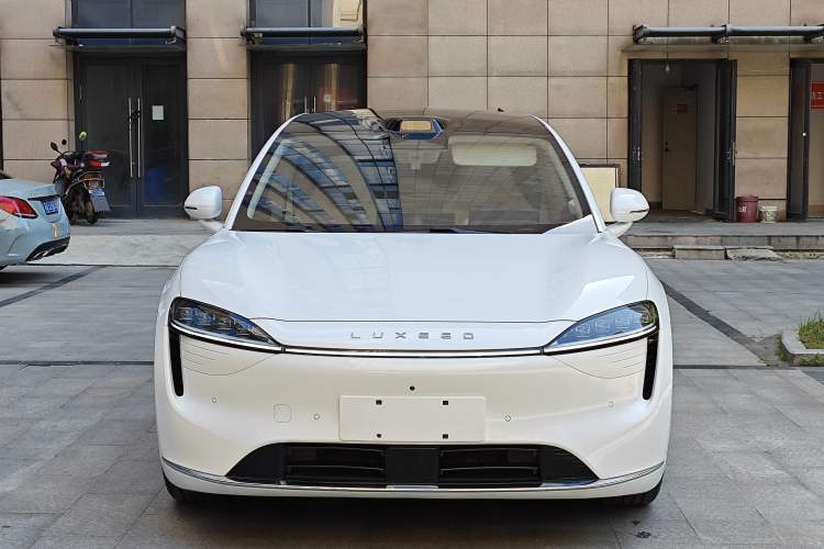 Used Hima Luxeed R7 2024 All-Electric 802 km Max Exterior 1