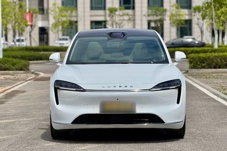 Used Hima Luxeed R7 2024 All-Electric 802 km Max Exterior 3