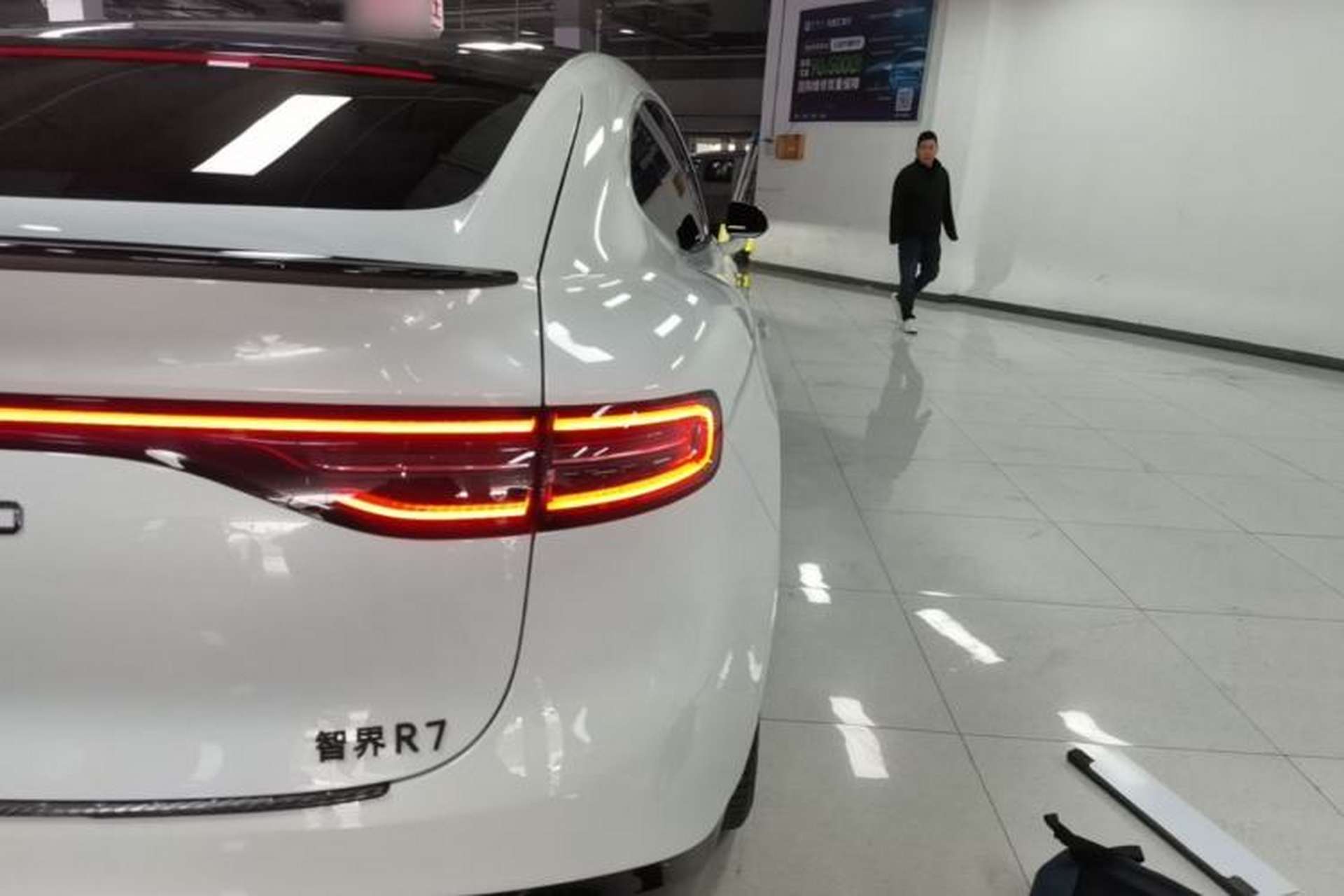 Used Hima Luxeed R7 2024 All-Electric 802 km Max Exterior 3