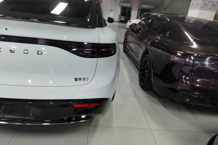 Used Hima Luxeed R7 2024 All-Electric 802 km Max Exterior 3