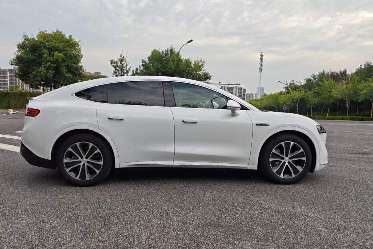Used Hima Luxeed R7 2024 All-Electric 667 km Max Exterior 3