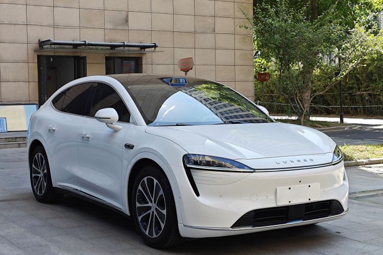 Used Hima Luxeed R7 2024 All-Electric 802 km Max Exterior 3