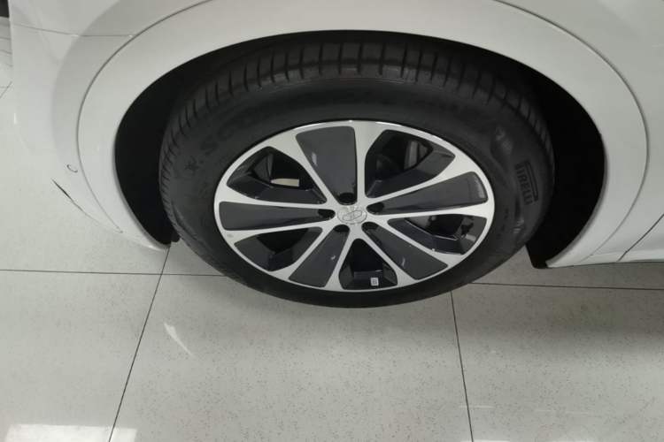 Used Hima Luxeed R7 2024 All-Electric 802 km Max Exterior 4
