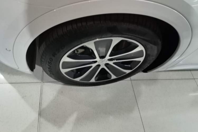 Used Hima Luxeed R7 2024 All-Electric 802 km Max Exterior 4