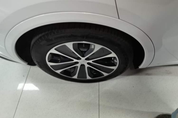 Used Hima Luxeed R7 2024 All-Electric 802 km Max Exterior 5