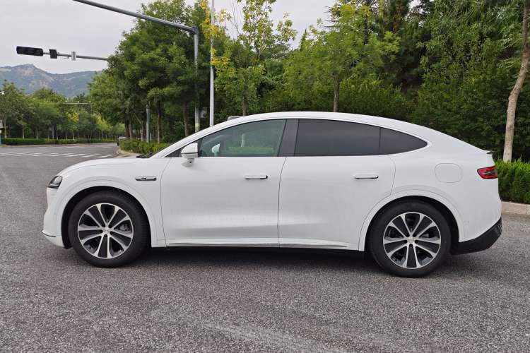 Used Hima Luxeed R7 2024 All-Electric 667 km Max Exterior 7