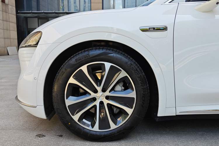 Used Hima Luxeed R7 2024 All-Electric 802 km Max Exterior 8