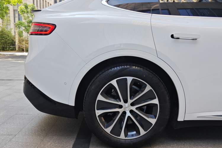 Used Hima Luxeed R7 2024 All-Electric 802 km Max Exterior 9